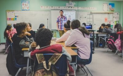 “Les enfants du bruit et de l’odeur” : faire entendre la charge raciale, de la petite enfance aux bancs de la fac